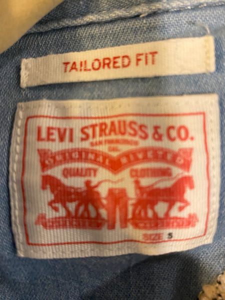 Embroidered Levis Pearl Snap Small