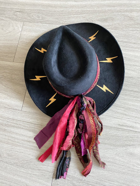 Never worn Hand painted Cowboy Hat Size 7 ( MED)